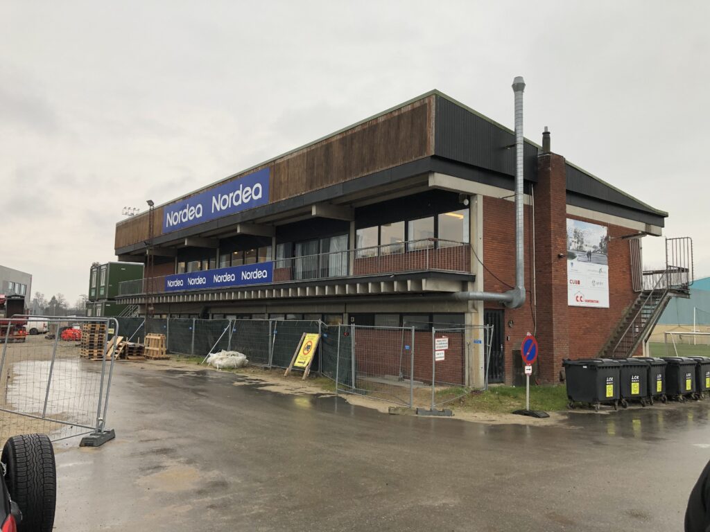 Ved stadion: Facade