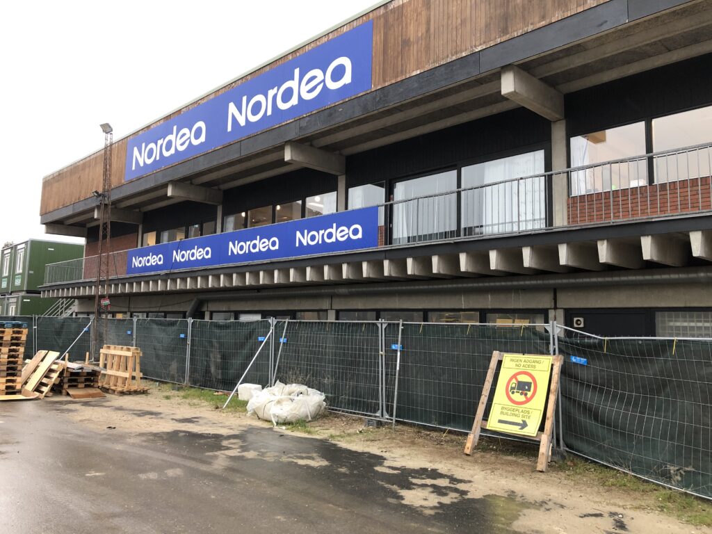 Ved stadion: Facade 2